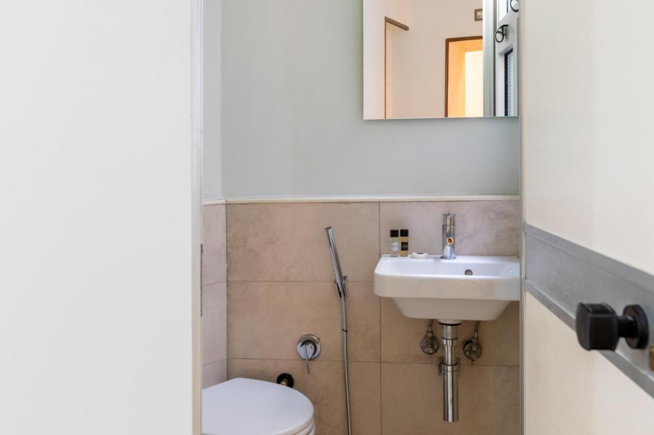 Deza Casa Vacanze Nazionale Joy Rome Luaran gambar